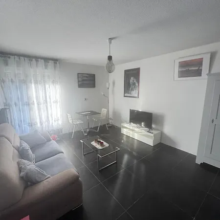 Daire T2 Dans Avec Place De Parking Privee Gratuite *