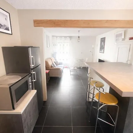 Spacieux 2 Pieces Dans ,place De Parking Prive Gratuit, Tram A 100m ,centre A 6 Min * مُلووز